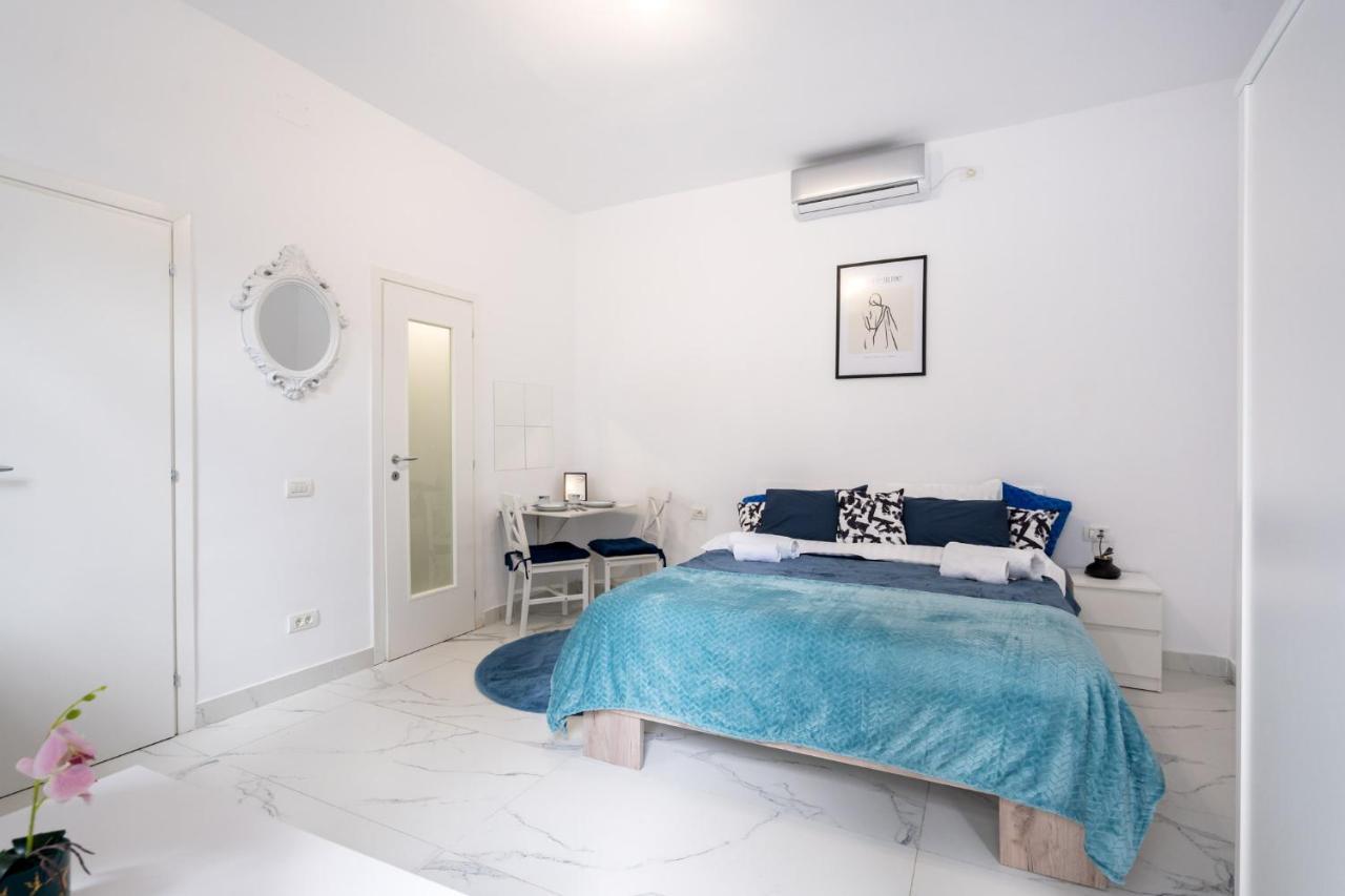 Blue-Line-Apartment-Unirii Bucarest Exterior foto